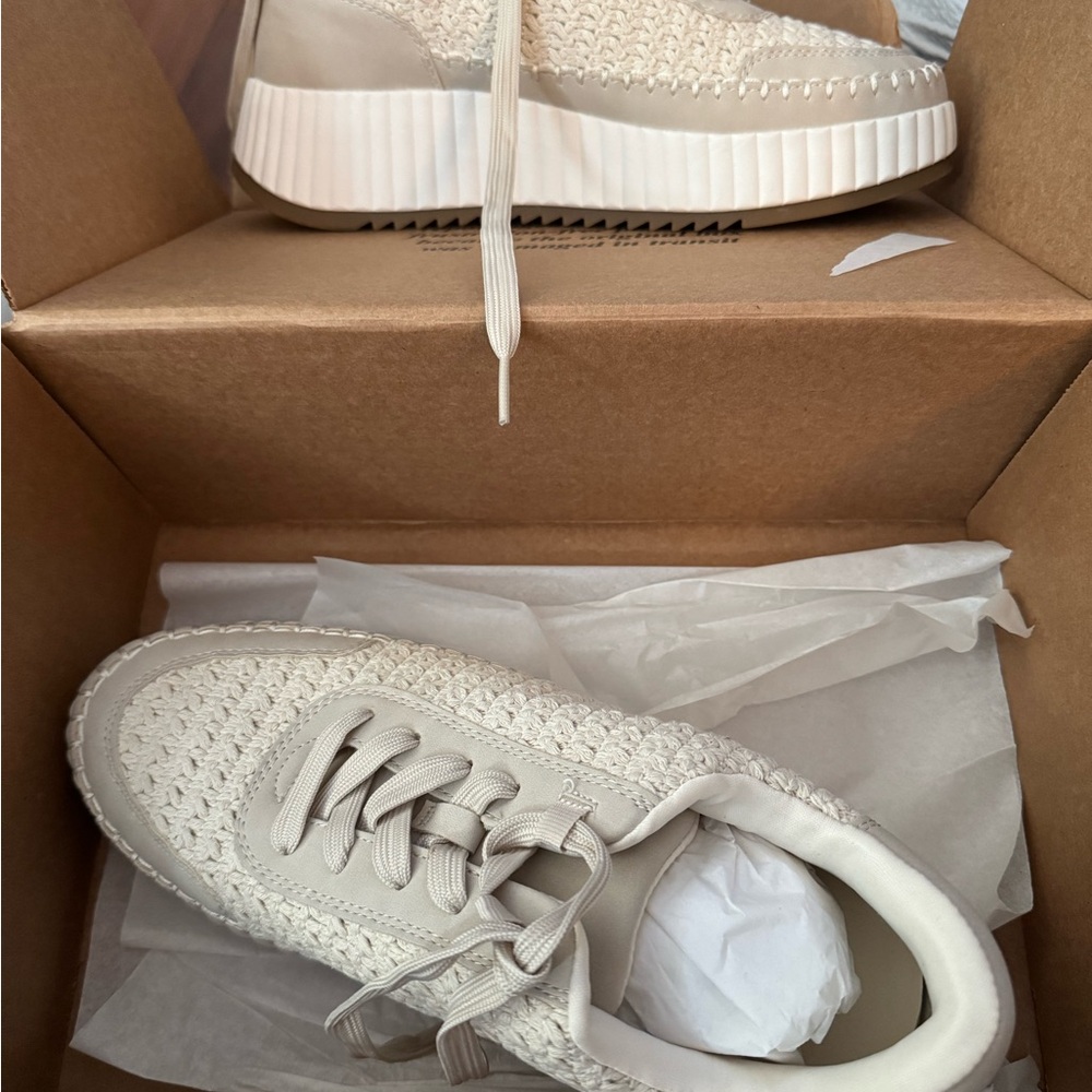 Dolce Vita
Dolen Sneaker - Women's